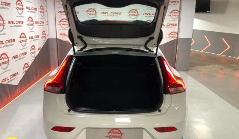VOLVO – V40 – D2 Kinetic lleno