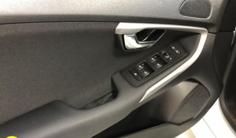 VOLVO – V40 – D2 Kinetic lleno