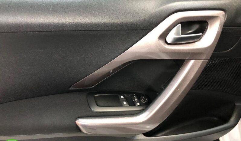 PEUGEOT – 2008 – Style 1.6 BlueHDi 100 lleno